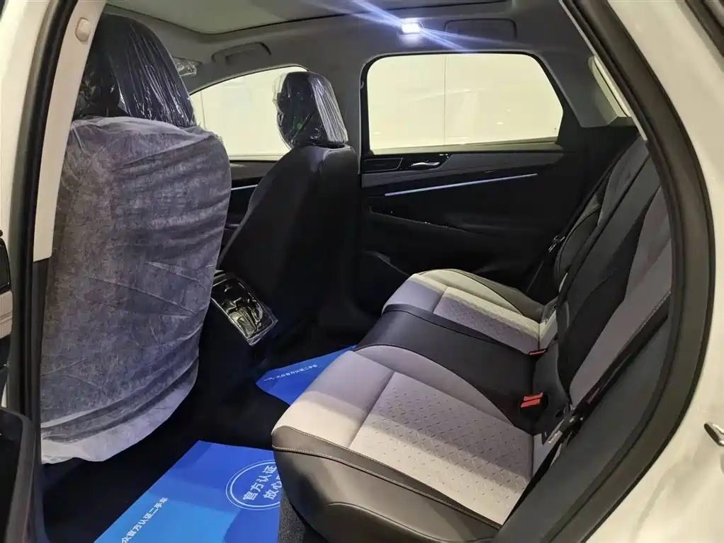 VOLKSWAGEN ID.7 VIZZION