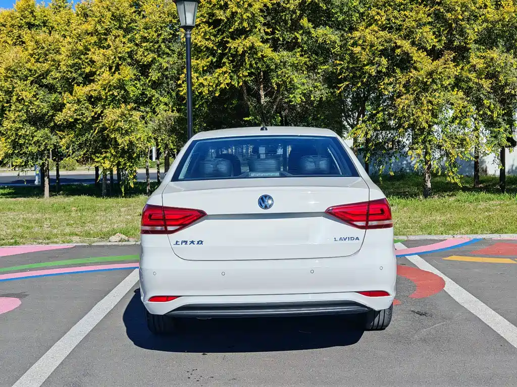 Volkswagen Lavida — миниатюра 5