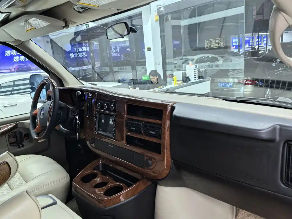 GMC Savana — миниатюра 13