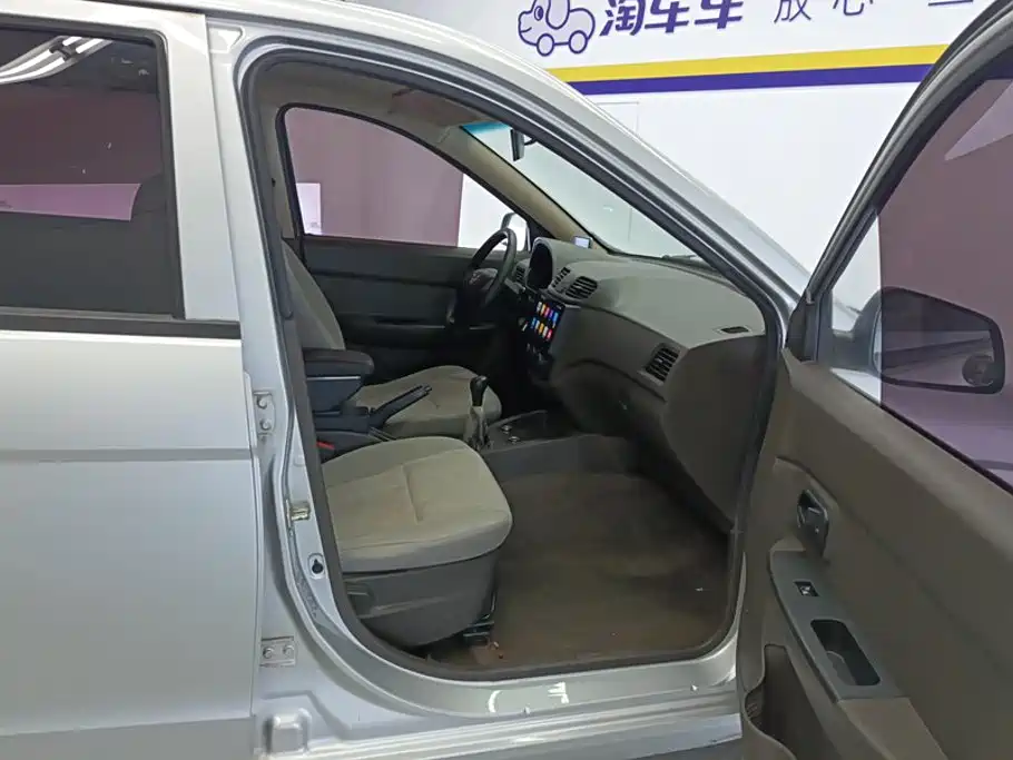 Wuling Hongguang — миниатюра 8