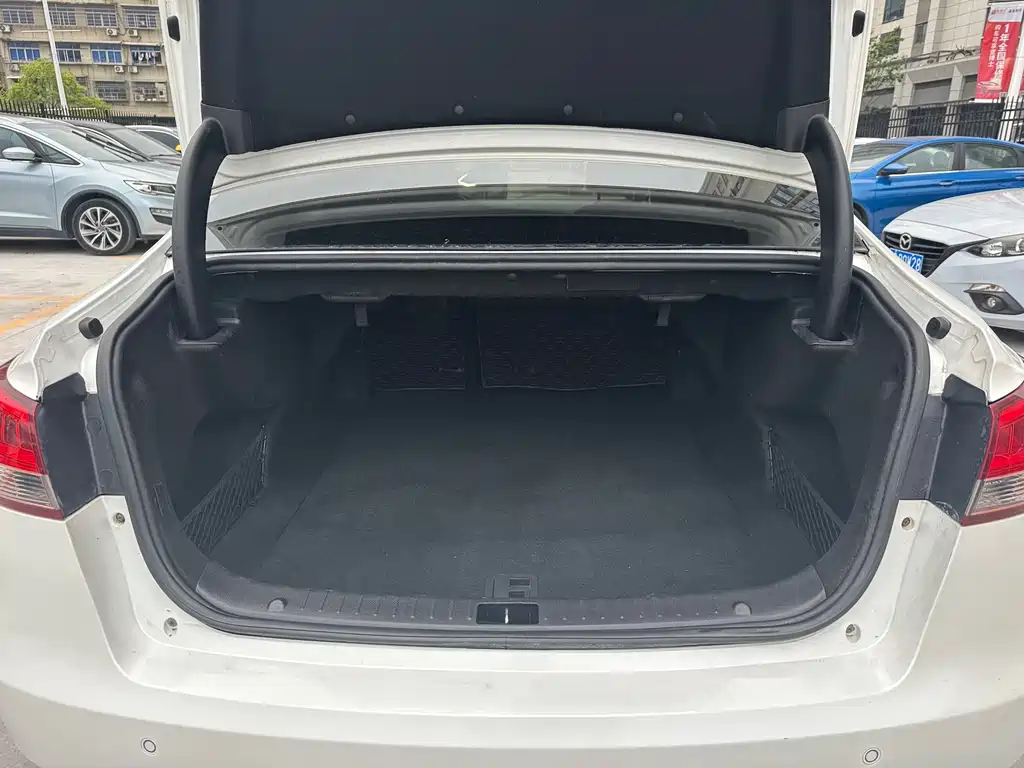 Zotye Zotye Z700 — миниатюра 9