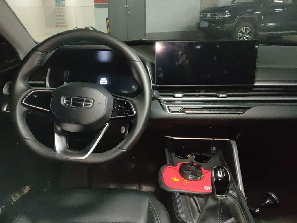 Geely Emgrand 1.5 л 2024 г. Серебристо-серый, пробег 13300 км