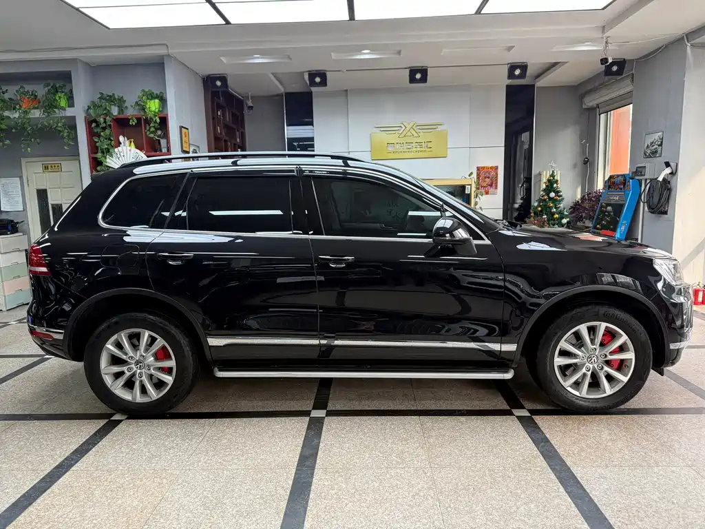 VOLKSWAGEN TOUAREG