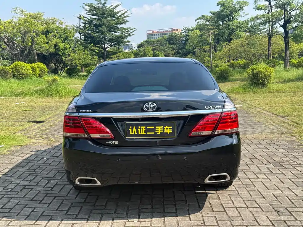 Toyota Crown — миниатюра 5