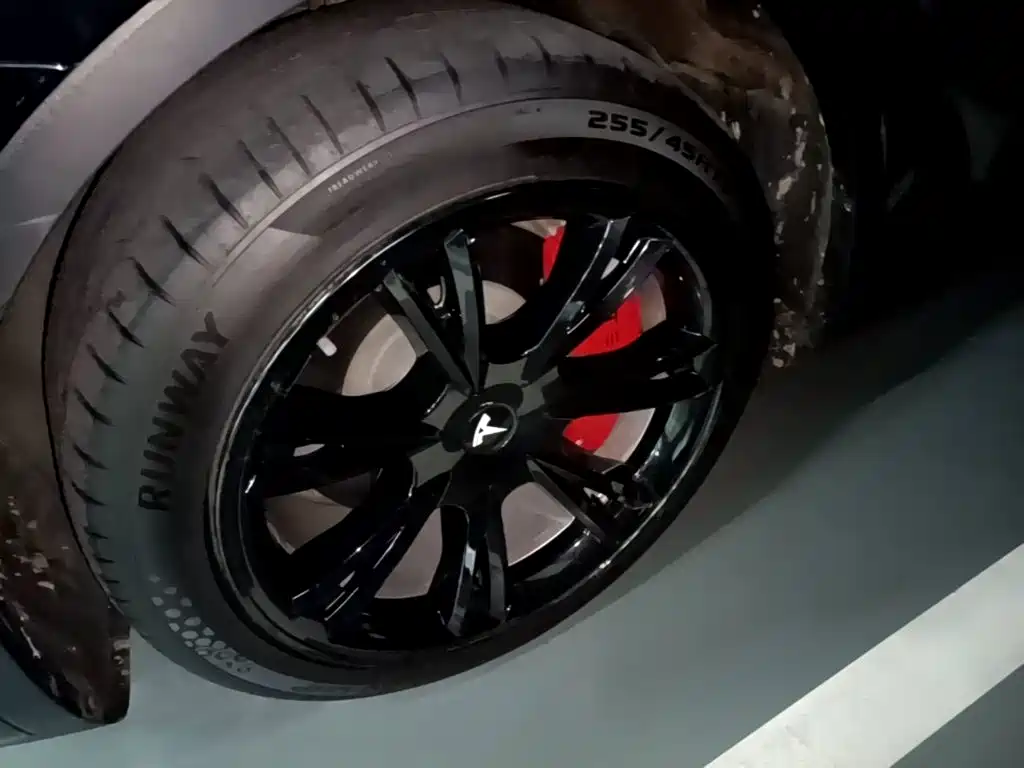 Tesla Model Y — миниатюра 23