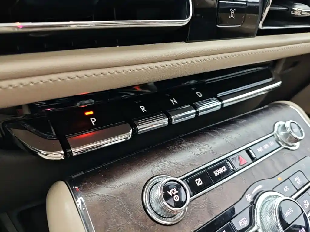 Lincoln Aviator (Import) — миниатюра 14