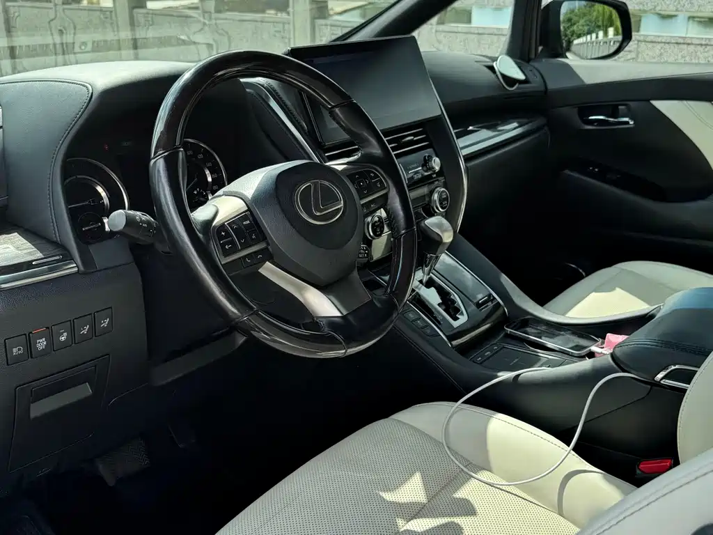 Lexus LM — миниатюра 7