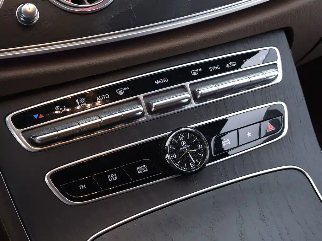 Mercedes-Benz E-Class — миниатюра 18