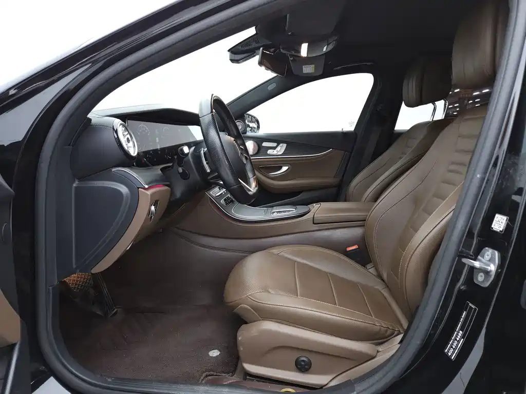Mercedes-Benz E-Class — миниатюра 8