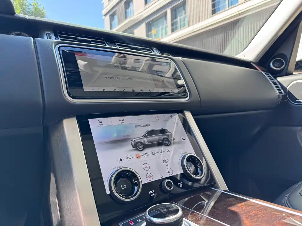 Land Rover Range Rover — миниатюра 9
