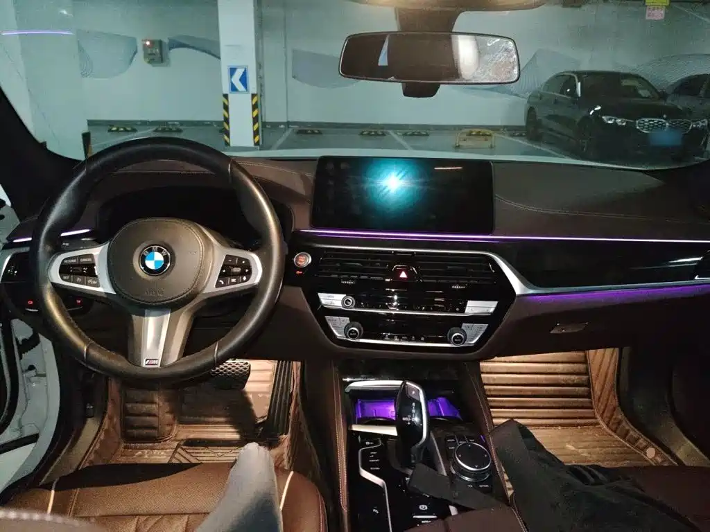 BMW 5 Series — миниатюра 13