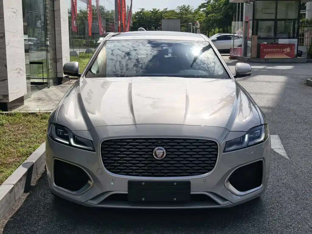 Jaguar XFL — миниатюра 2