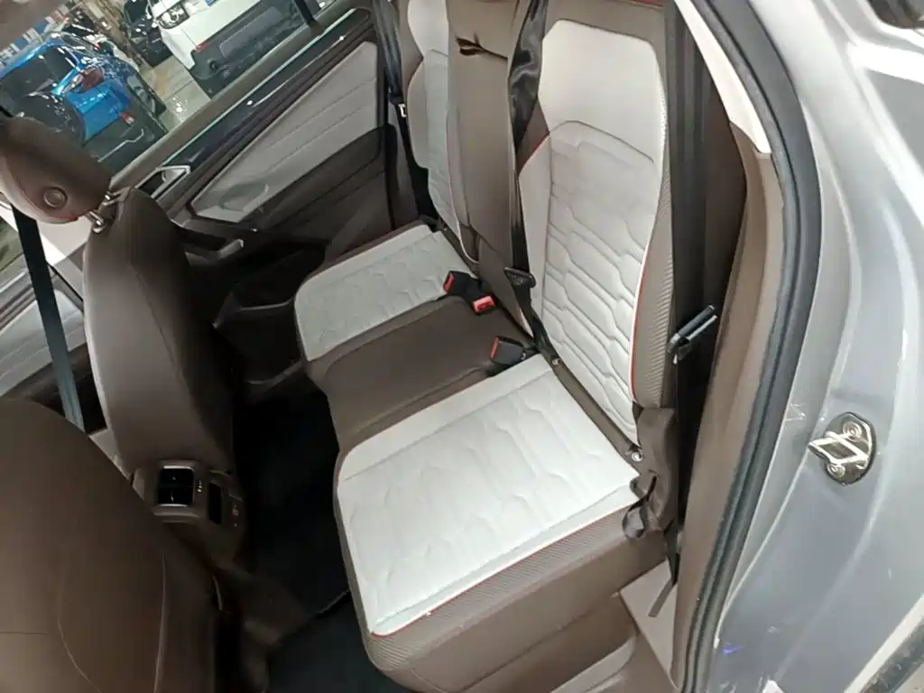 Volkswagen Tiguan L PHEV — миниатюра 17