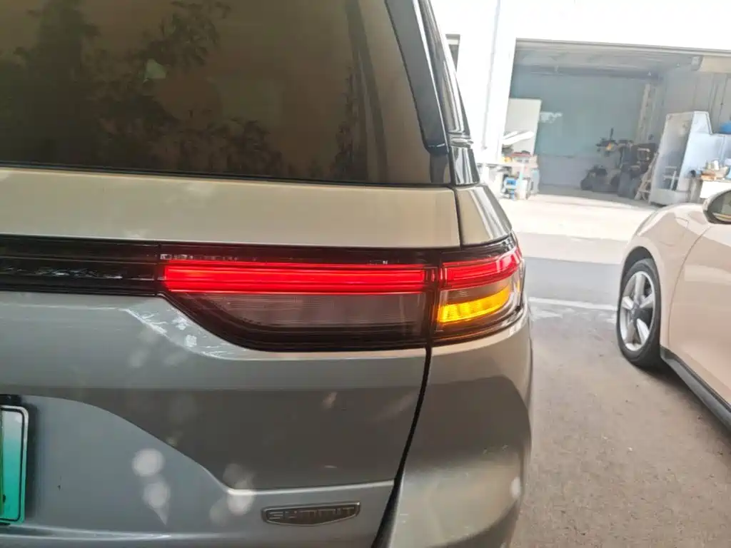 Jeep Grand Cherokee 4xe (Import) — миниатюра 8