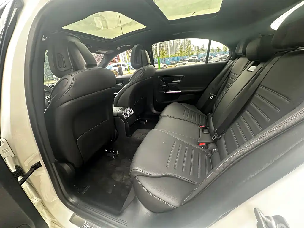 Mercedes-Benz C-Class — миниатюра 6