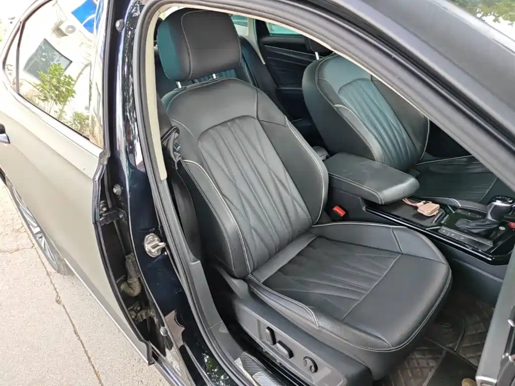Volkswagen Passat PHEV — миниатюра 25