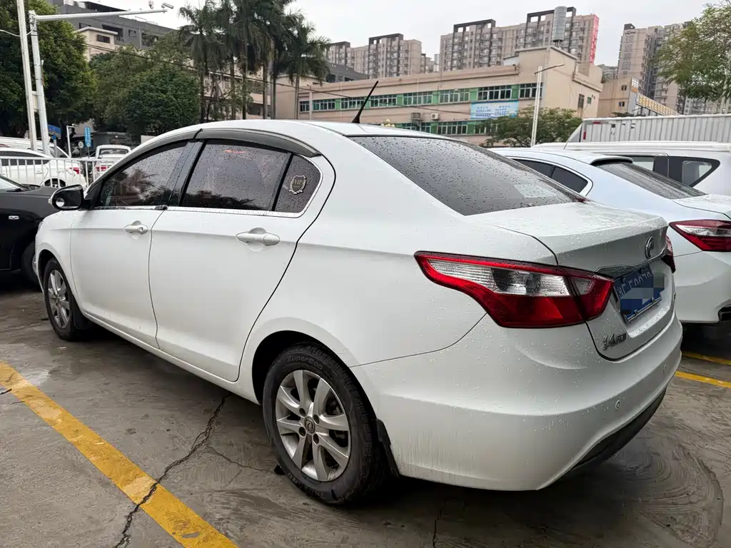 DONGFENG A30