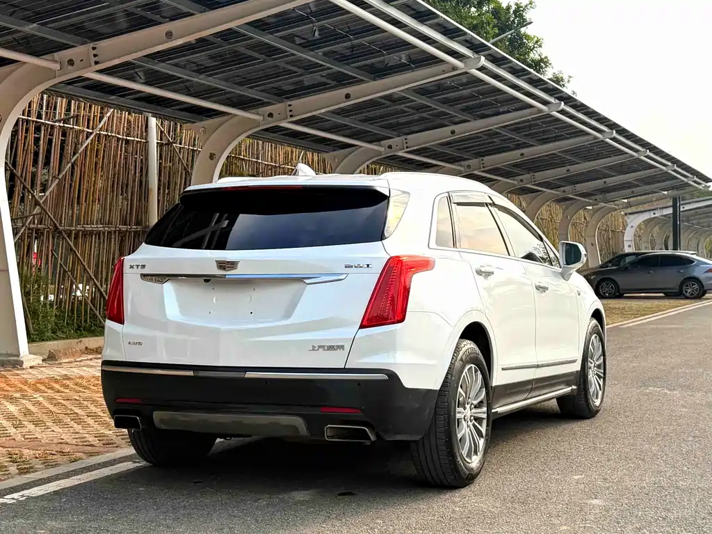 CADILLAC XT5