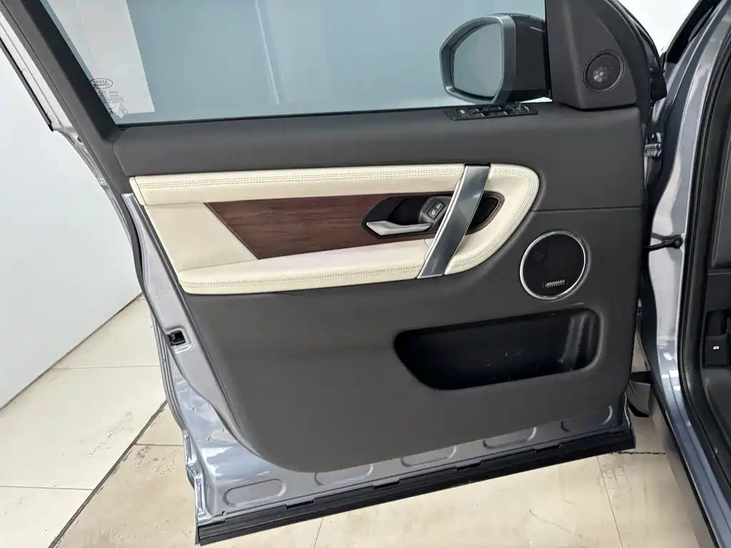 Land Rover Discovery Sport — миниатюра 9