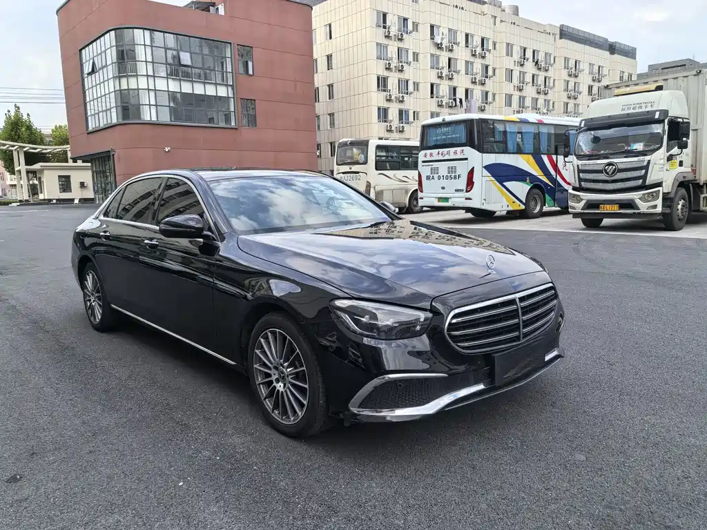 Mercedes-Benz E-Class — миниатюра 3