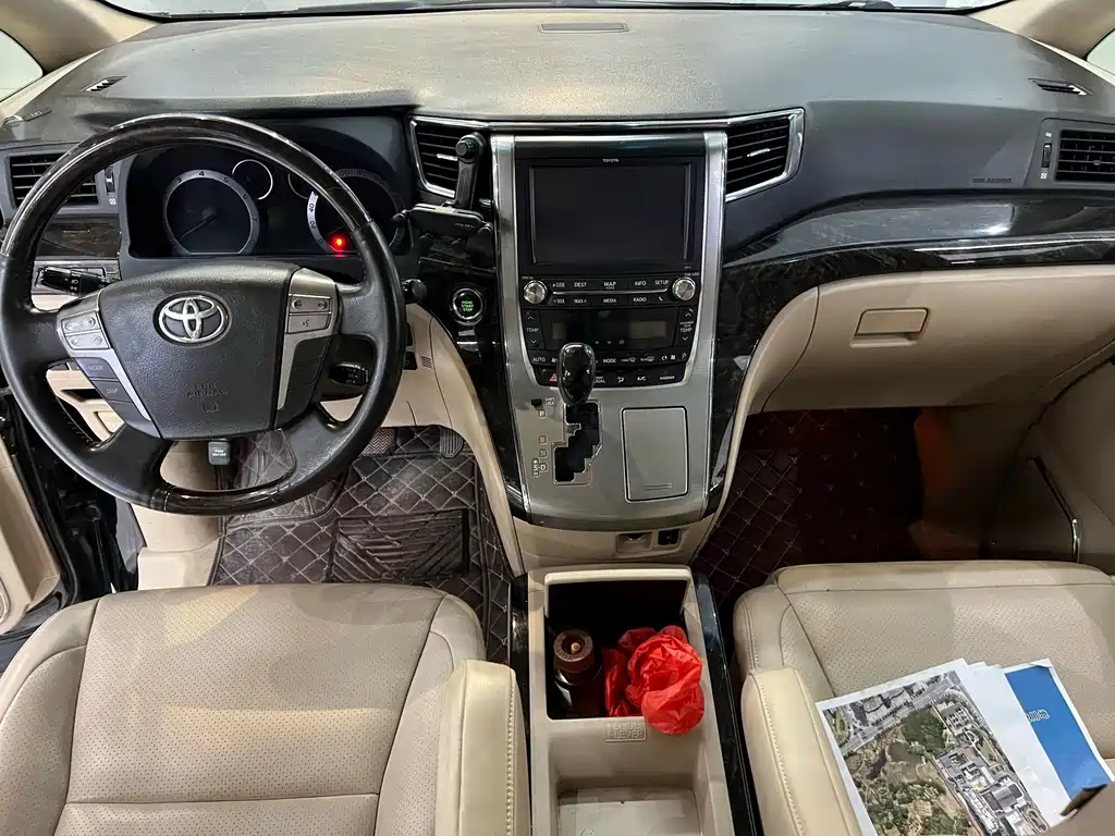 Toyota Alphard — миниатюра 9
