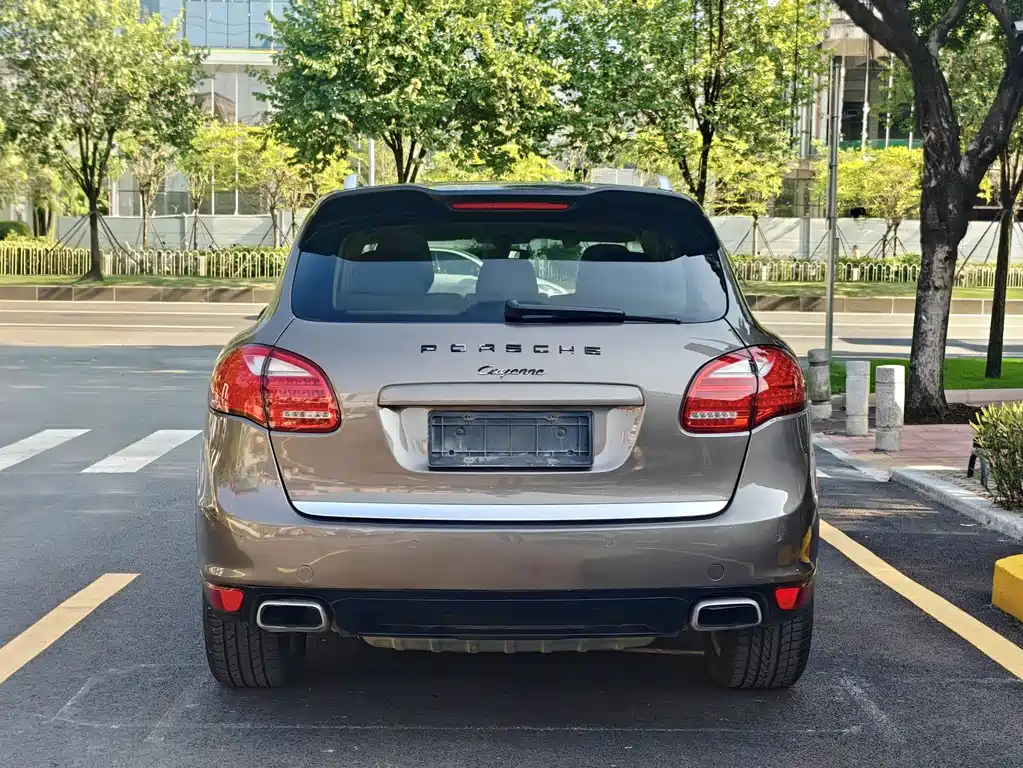Porsche Cayenne — миниатюра 9