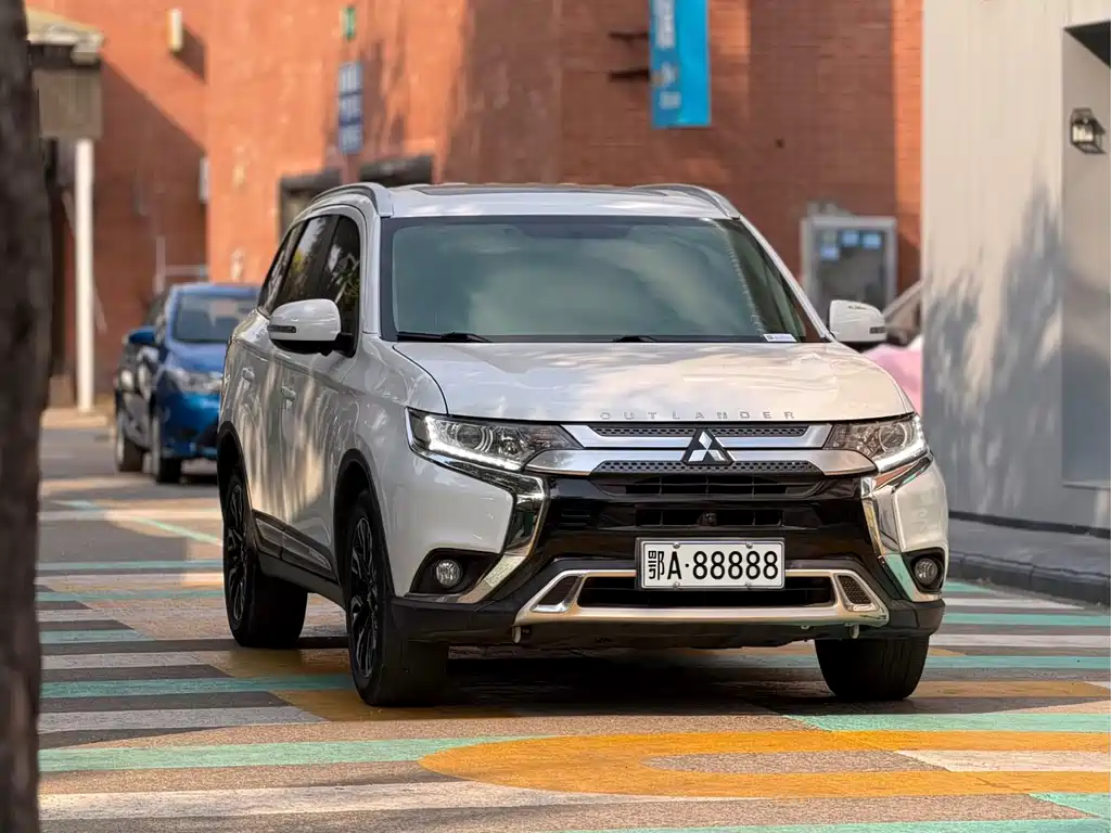 Mitsubishi Outlander — миниатюра 3