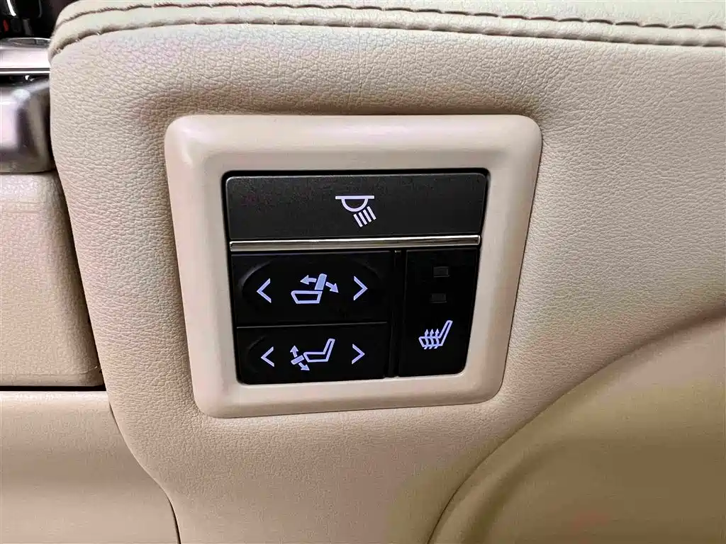 Toyota Alphard — миниатюра 18