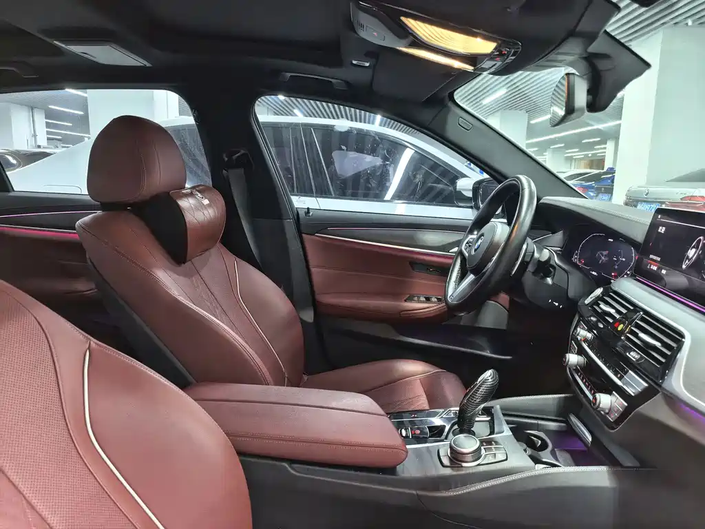 BMW 5 Series — миниатюра 13
