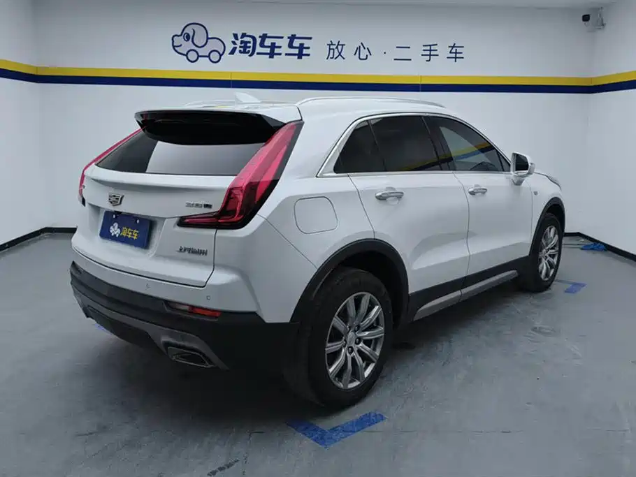 CADILLAC XT4