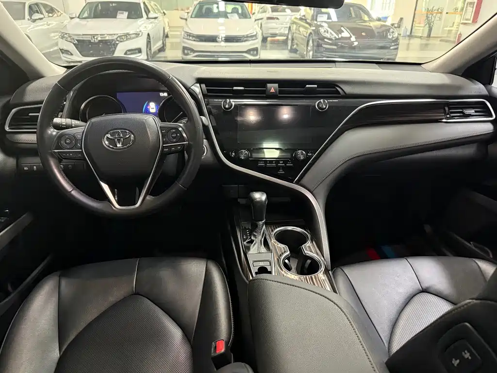 Toyota Camry — миниатюра 4