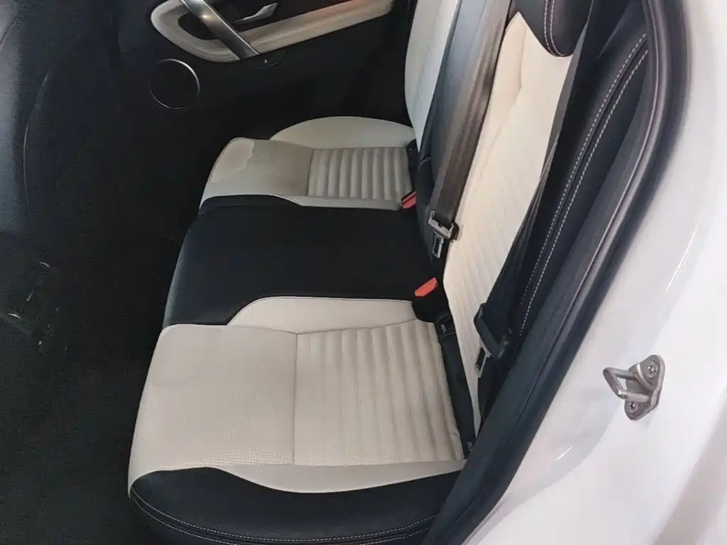 Land Rover Discovery Sport Hybrid — миниатюра 17