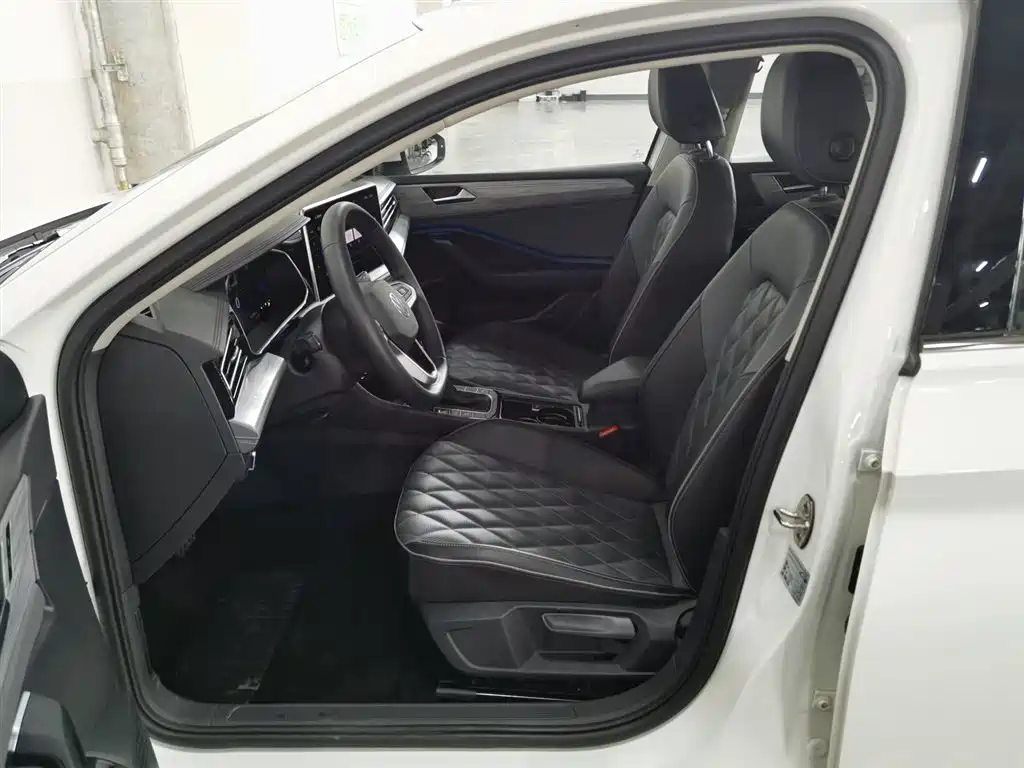 Volkswagen Sagitar 2024 300TSI DSG