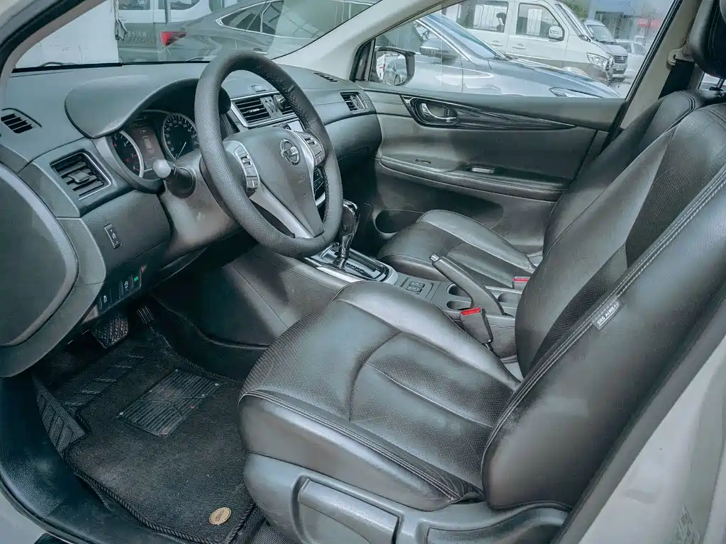 Nissan Tiida — миниатюра 8