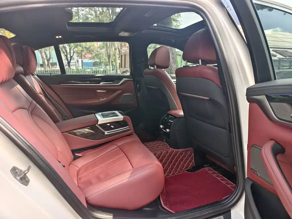BMW 5 Series — миниатюра 8