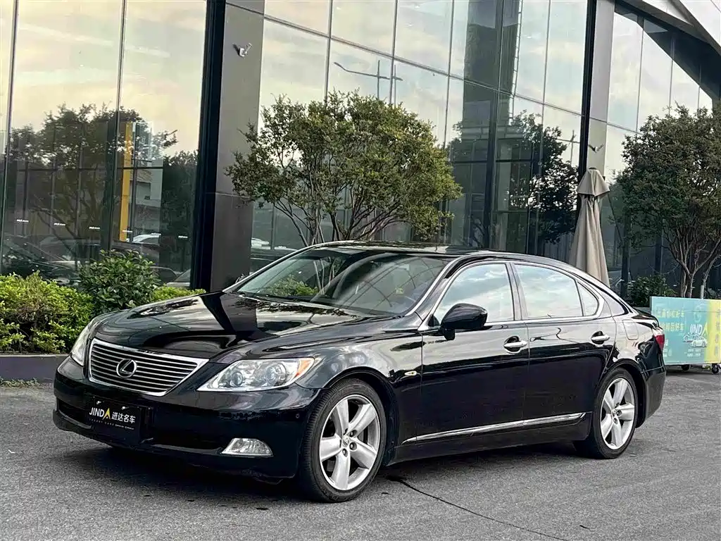 Lexus LS