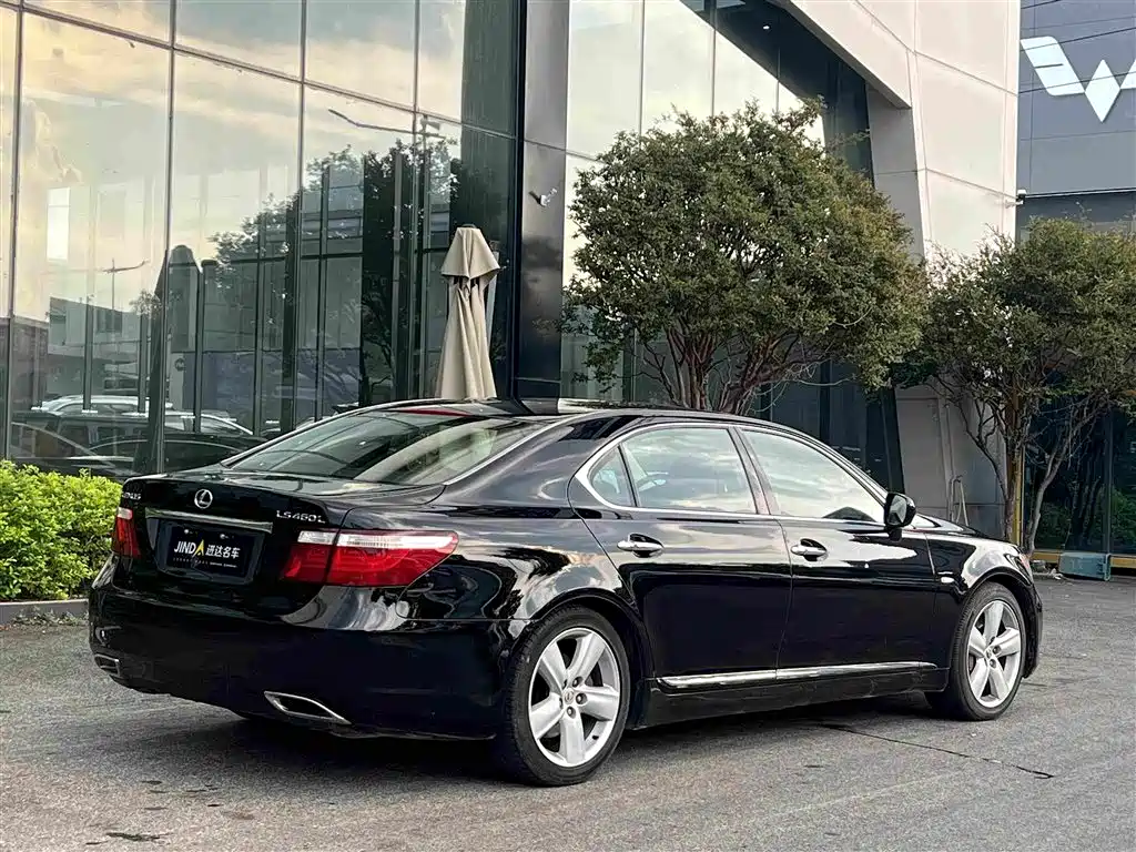 Lexus LS — миниатюра 9