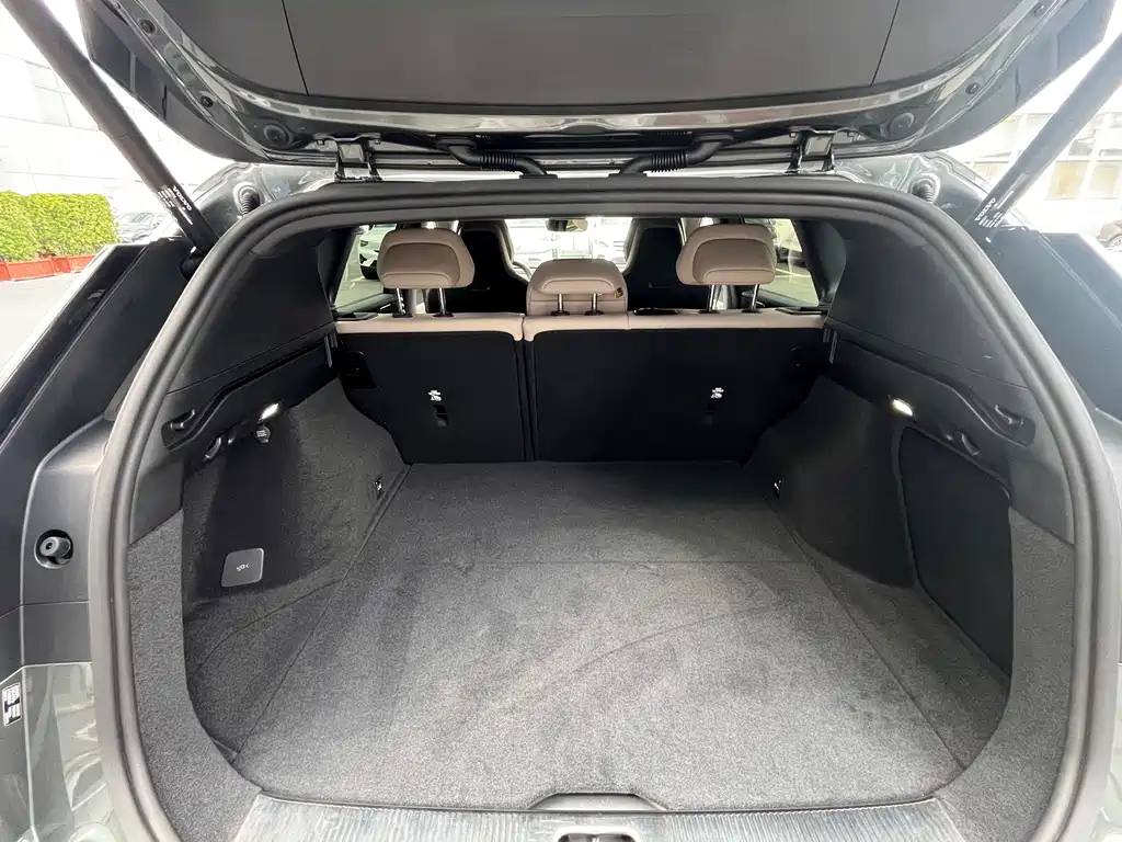Volvo XC70 PHEV — миниатюра 15