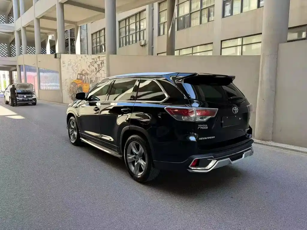 Toyota Highlander 2015 2.0T Luxury 7 мест