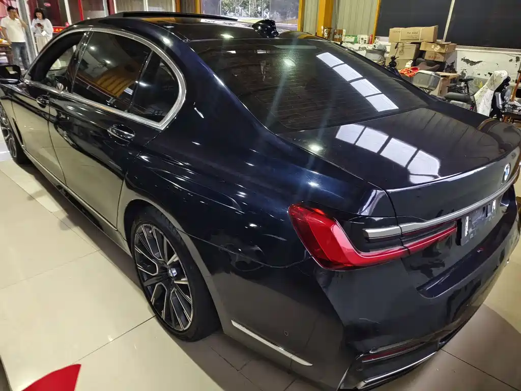BMW 7 Series — миниатюра 15