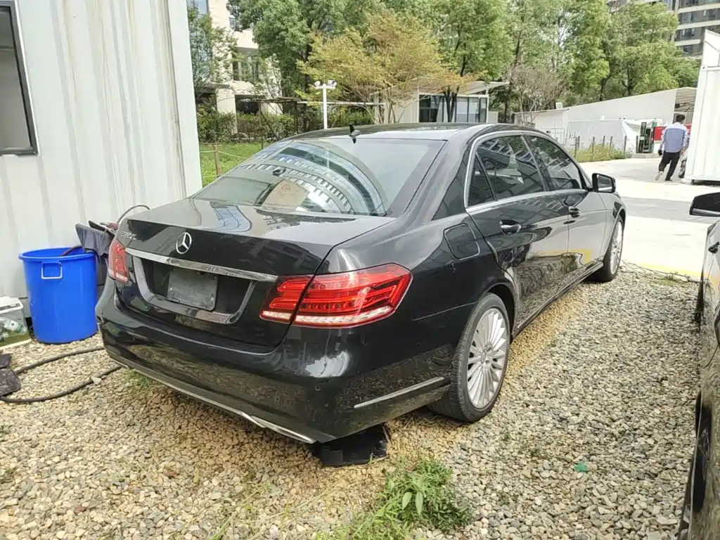 Mercedes-Benz E-Class — миниатюра 7