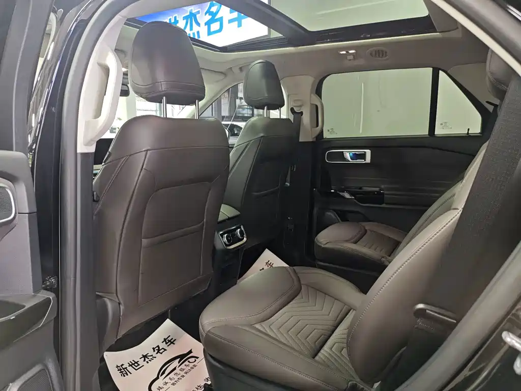 Ford Explorer — миниатюра 8