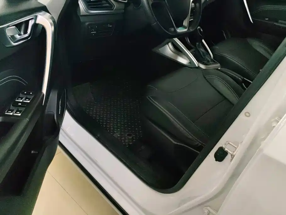 Geely Vision X3 — миниатюра 9
