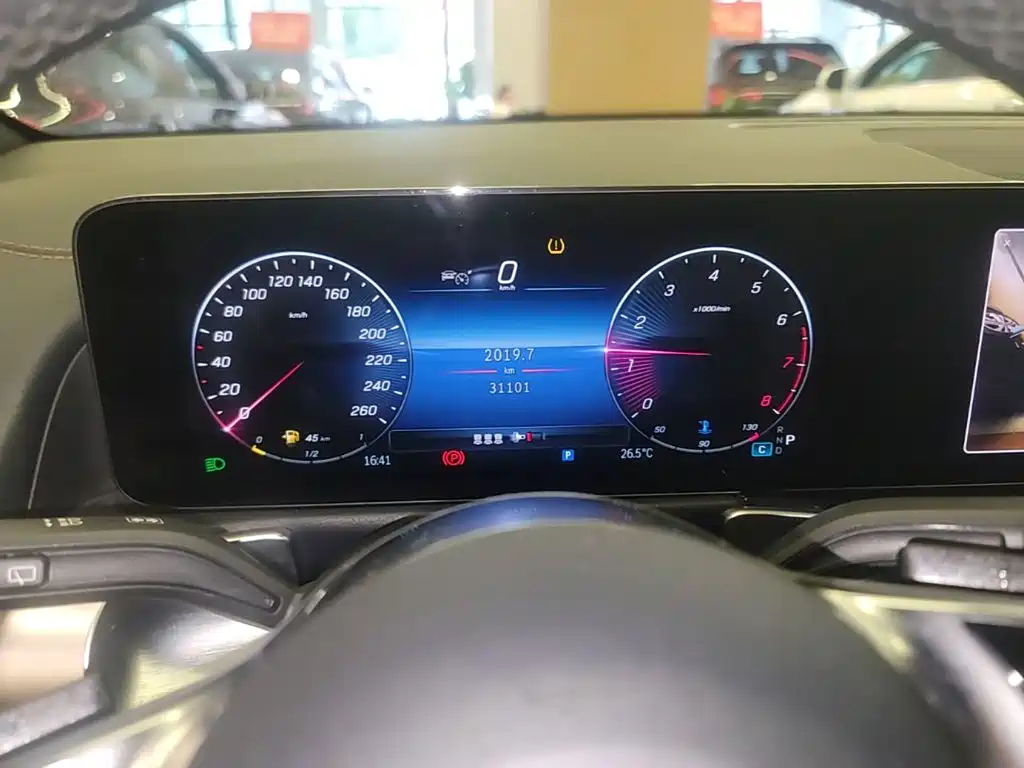 Mercedes-Benz GLB — миниатюра 12