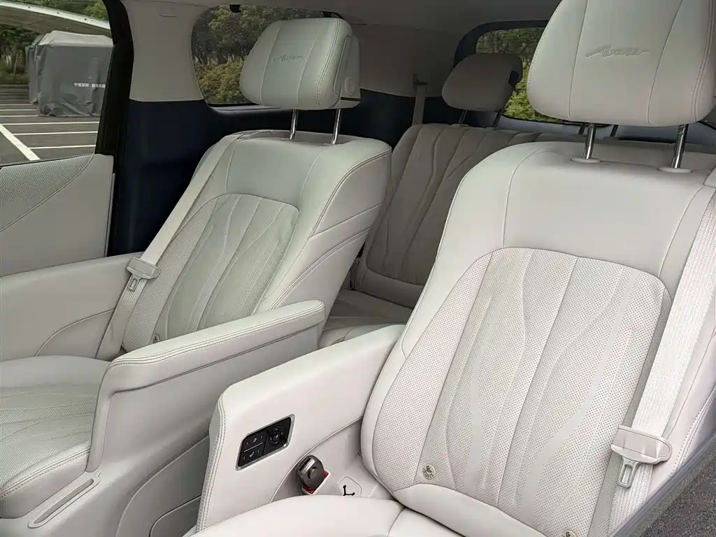 Buick GL8 Hybrid — миниатюра 11