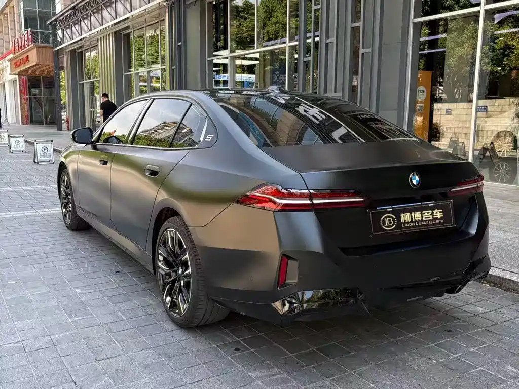 BMW 5 Series — миниатюра 3