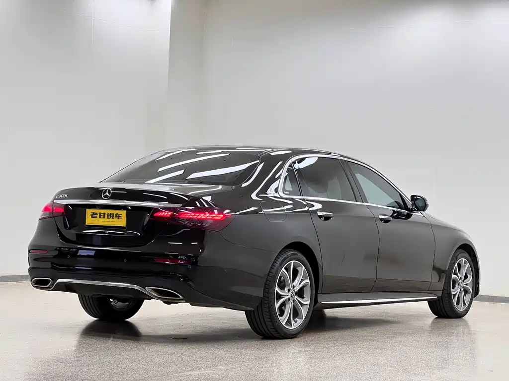 Mercedes-Benz E-Class — миниатюра 5