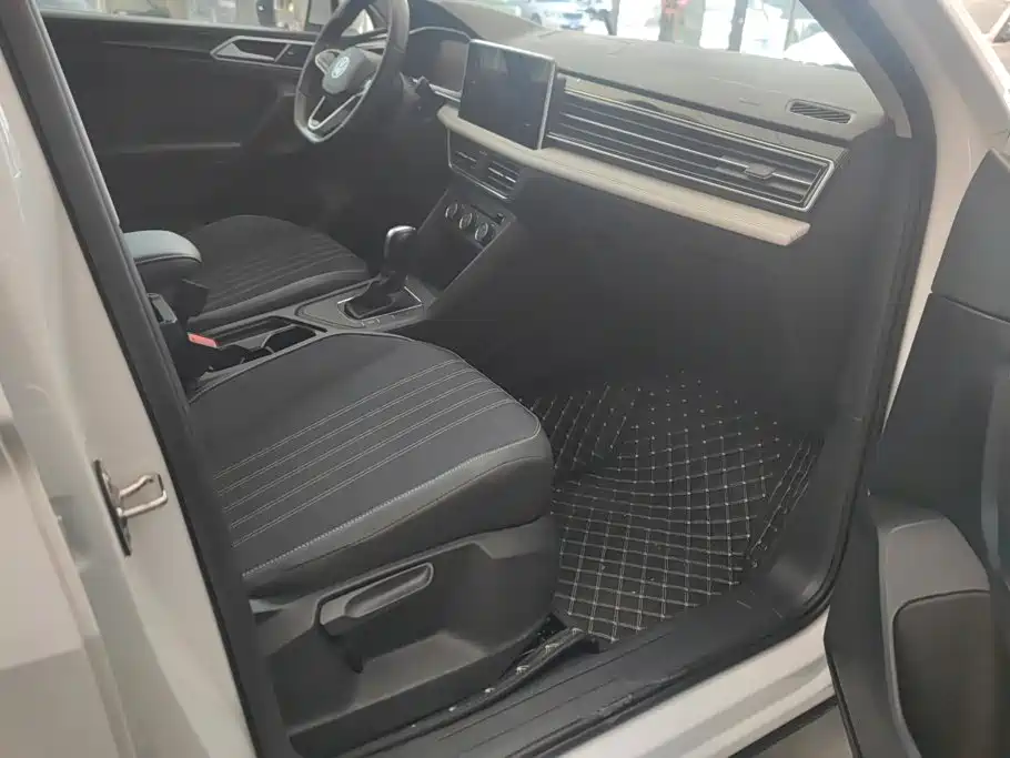 Volkswagen Tiguan L — миниатюра 8