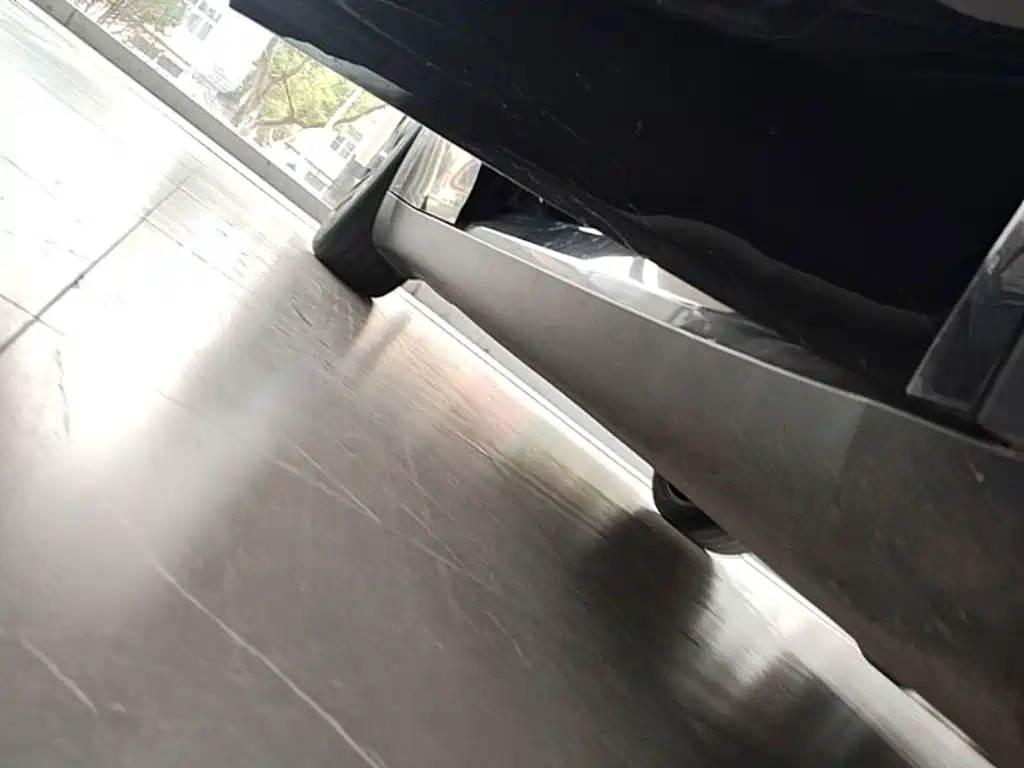 Tesla Model Y — миниатюра 21