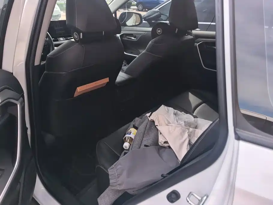 Toyota RAV4 — миниатюра 11